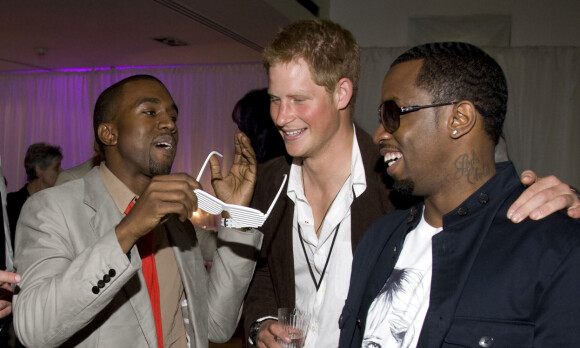 KJENNINGER: Prins Harry har faktisk møtt Kanye West. Han var tydelig fascinert av rapperens briller da de møttes i London i 2007. P. Diddy var også til stede. Foto: NTB scanpix KJENNINGER: Prins Harry har faktisk møtt Kanye West. Han var tydelig fascinert av rapperens briller da de møttes i London i 2007. P. Diddy var også til stede. Foto: NTB scanpix